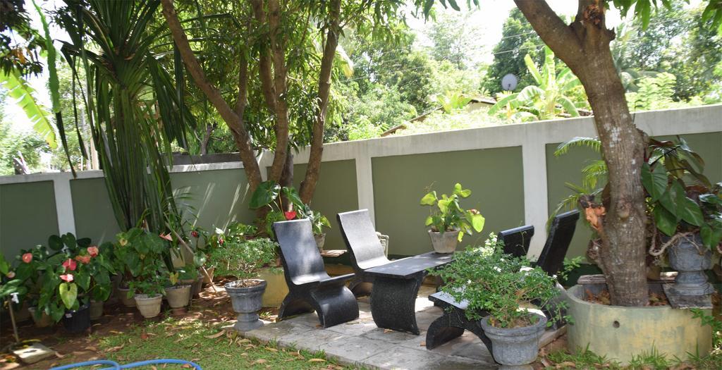 Saffron Guest Inn Polonnaruwa Exterior photo